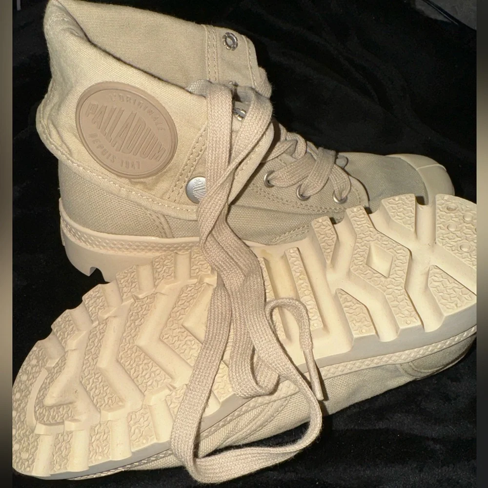 Palladium Baggy Bootie (Women) 6.5 - Picture 4 of 10